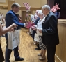 wręczanie medali przez Burmistrza