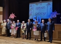zdjęcie grupowe jubilatów z Burmistrzem