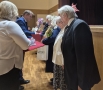 wręczanie medali przez Burmistrza