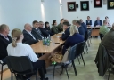 Posiedzenie Powiatowego Zespołu Zarządzania Kryzysowego - uczestnicy w trakcie posiedzenia