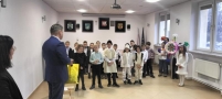 Uczniowie wraz z Burmistrzem Miasta Hajnówki