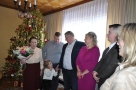 przedstawicielka KRUS składa jubilatkce życzenia