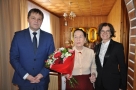 jubilatka z panem burmistrzem i panią kierownik USC