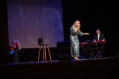 Anna Jurksztowicz występująca na scenie HDK