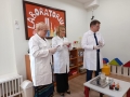 Burmistrz, Zastępca Burmistrza oraz Kierownik Referatu Oświaty Kultury i Sportu podczas wykonywania eksperymentu
