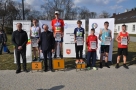 na podium