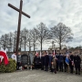 Przedstawiciel władz wraz z reprezantami służb mundurowych