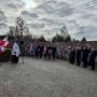 Przedstawiciel władz wraz z reprezantami służb mundurowych