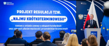 uczestnicy konferencji oglądają prezentację