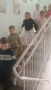 dzieci z nauczycielkami i obsługą przedszkola udają  się na miejsce zbiórki