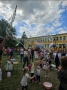 zabawy dzieci na placu przedszkolnym