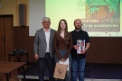 Na zdjęciach widać uczestników wernisażu.